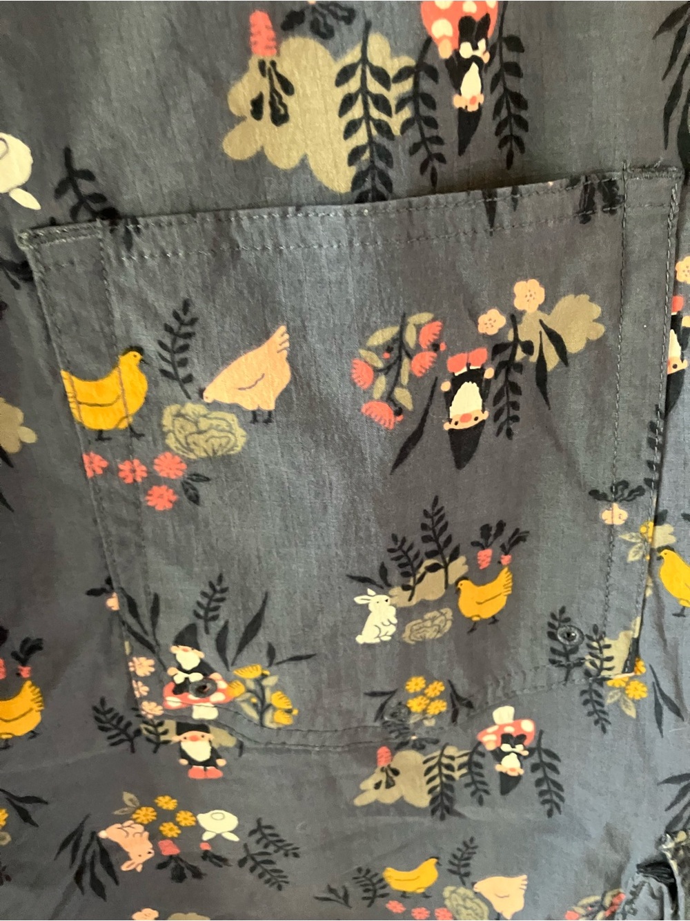 EUC Duluth Trading Retired Gnome Chicken Short Garden Overalls Shortalls (Large) - Picture 6 of 7